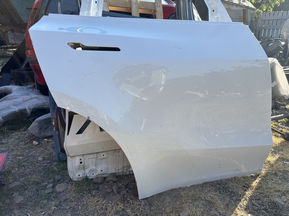 Врата Tesla Model Y