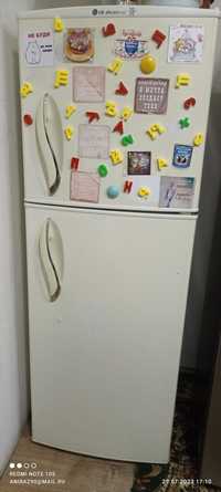 Холодильник LG в хорошем состоянии