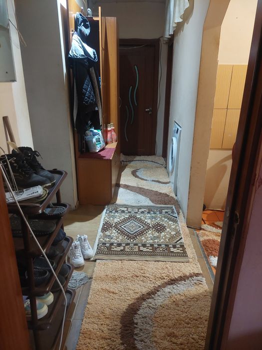Vând apartament zona Uricani