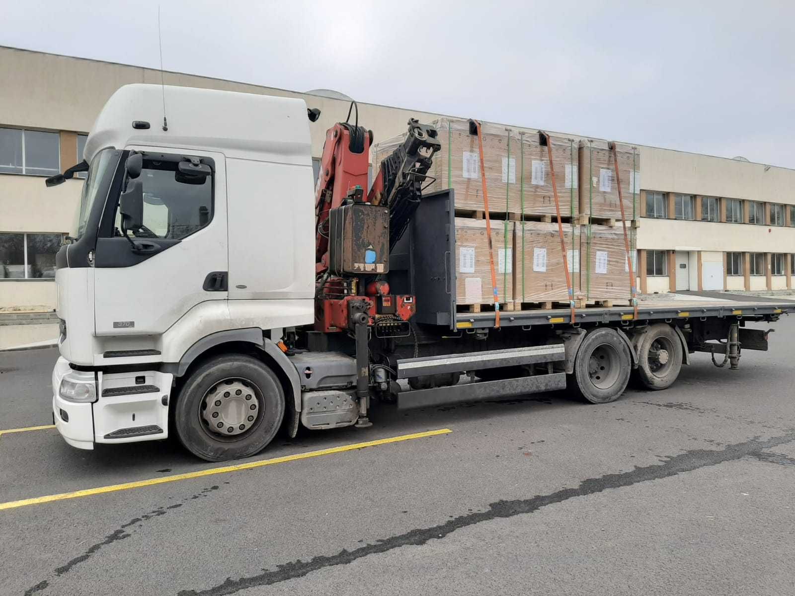 Inchiriere camion cu macara - Automacara - Macarale