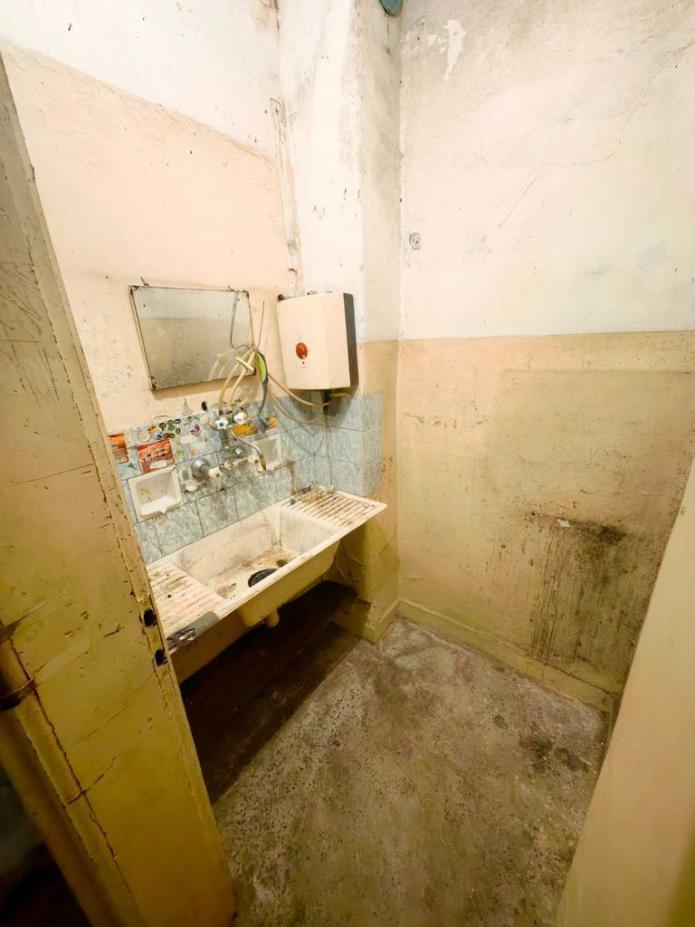 Продава се Едностаен апартамент в Перник, Център - 50 кв.м за 1300 €/кв.м - Снимка #4