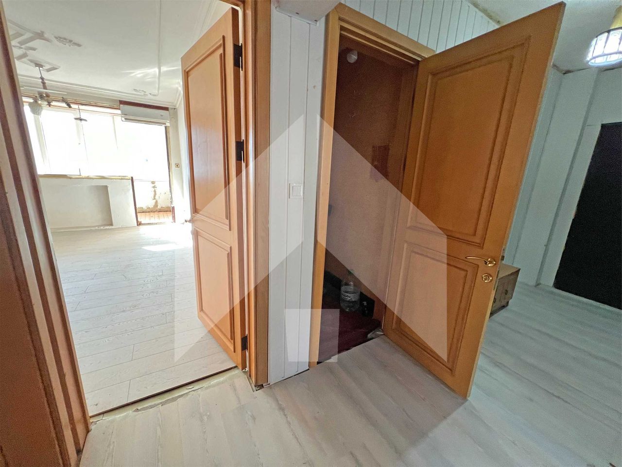Продава се Двустаен апартамент в Нови пазар - 60 кв.м за 1148 €/кв.м - Снимка #12