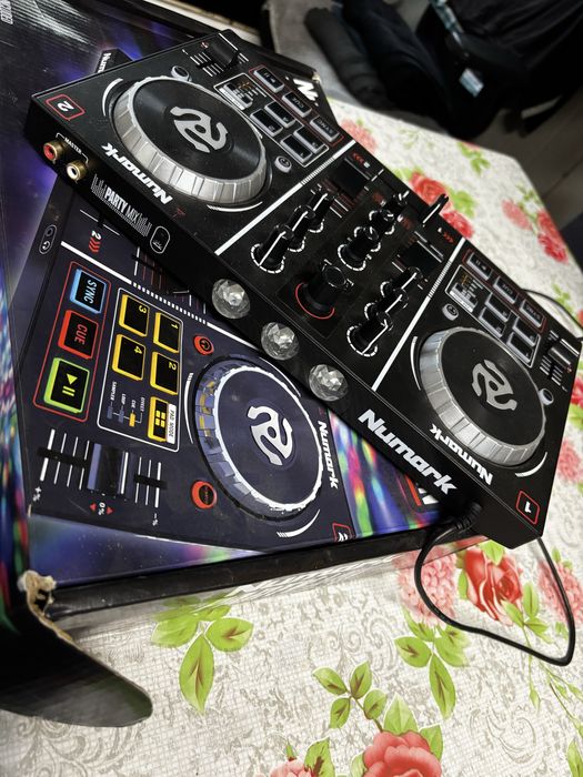 Consola numark partymix