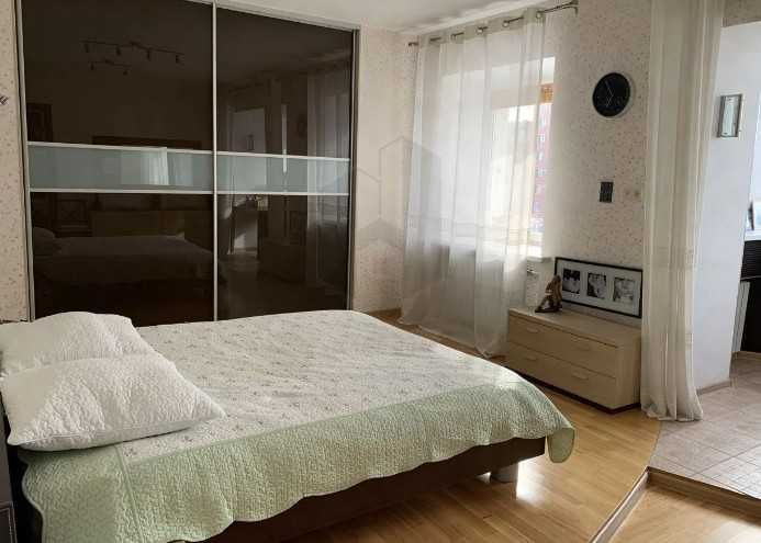 Дава се под наем Тристаен апартамент в Пловдив, Център - 90 кв.м за 494.7 € - Снимка #1
