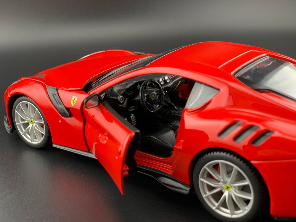 Macheta auto Ferrari  F12 ,TDF, Bburago, 1/24