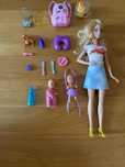 Barbie cu bebelusi si multe accesorii ca noua