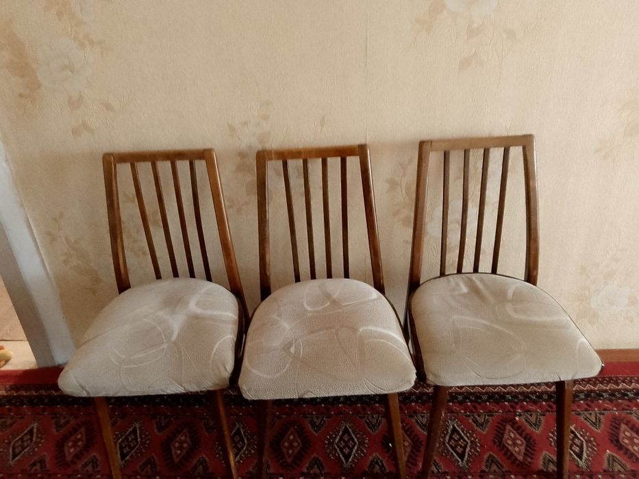 Стол и стулья б/у