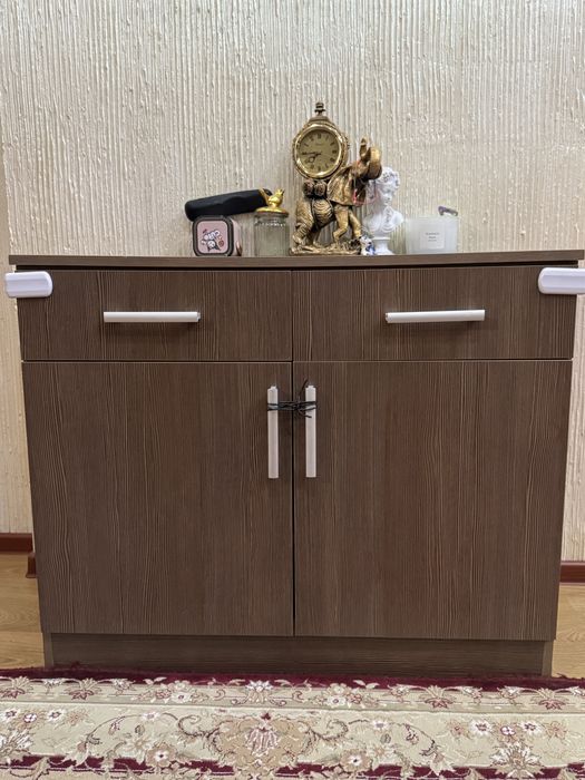 Продам тумбу с выдвижным Ящиками