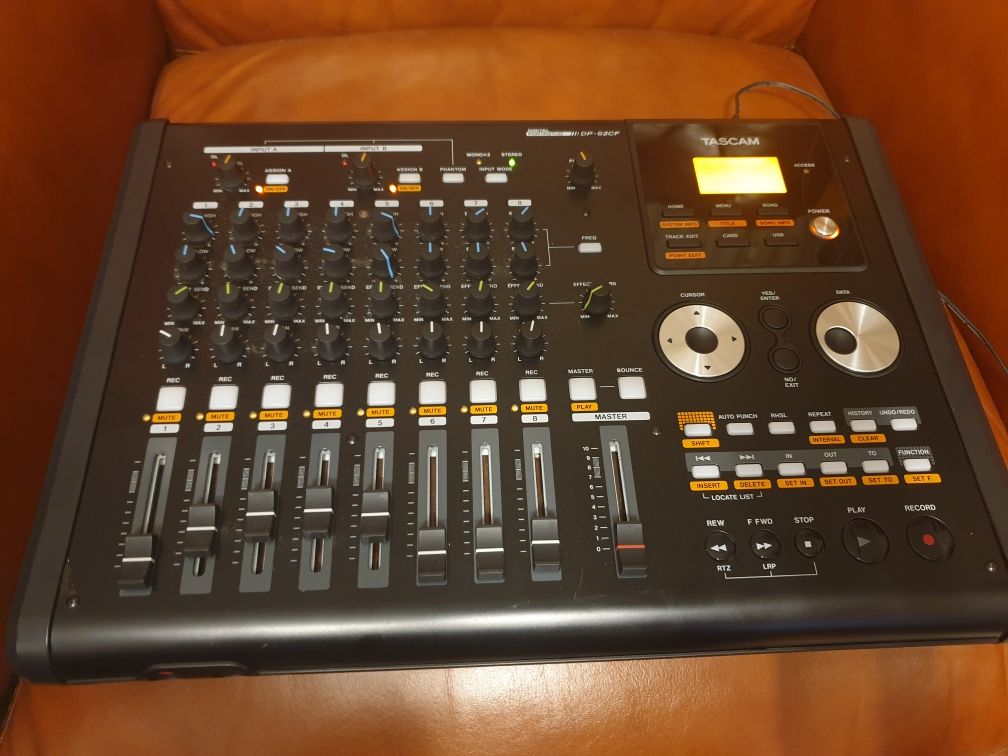 Portastudio Tascam DP 02CF / chitara electrica