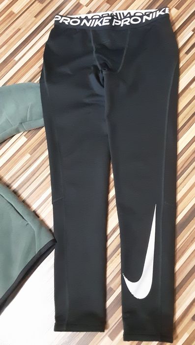 (L 147-158) nike Tech fleece оригинална горница(69лв) термоклин(40лв)