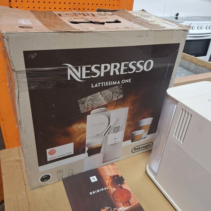 Кафе машина Nespresso Delonghi Lattissima One
