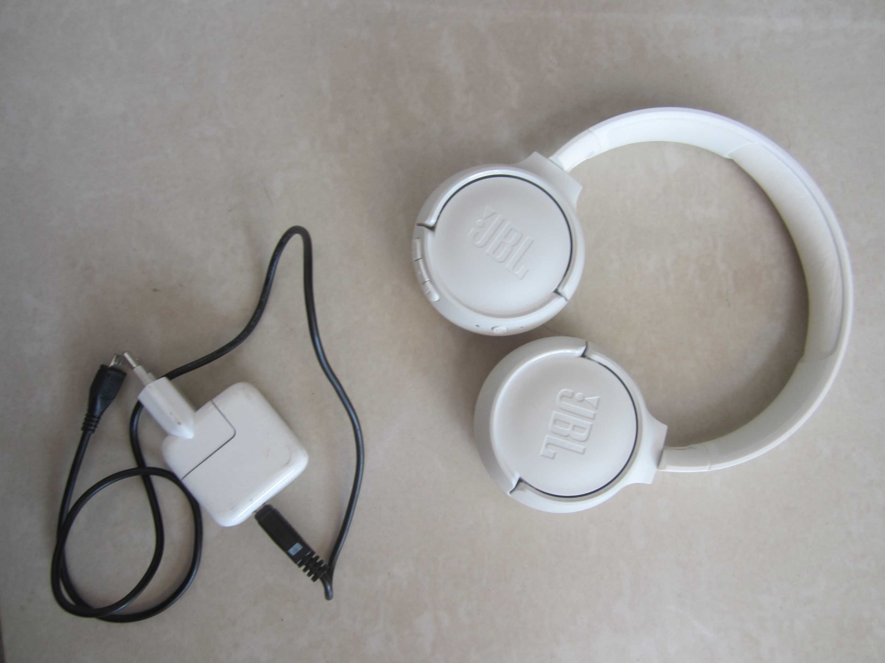 Безжични bluetooth слушалки JBL Tune 500BT