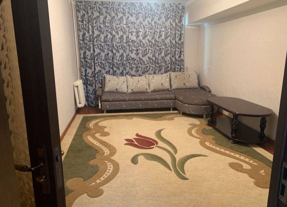 2/2/4 м Феруза,напротив ЭКО Базар,кирпич балкон 2*6,60 м2