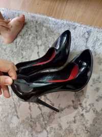 Черные лакированные туфли на шпильке 10 см