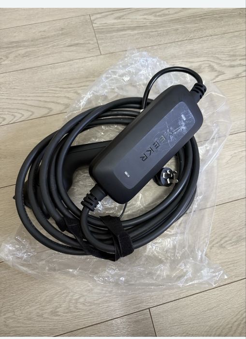 Продам оригинальную зарядку 3 квт от Zeekr 001