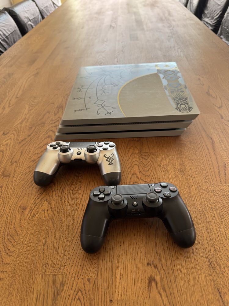 PS4 Pro God of War Limited Edition | 1TB + 2 джойстика