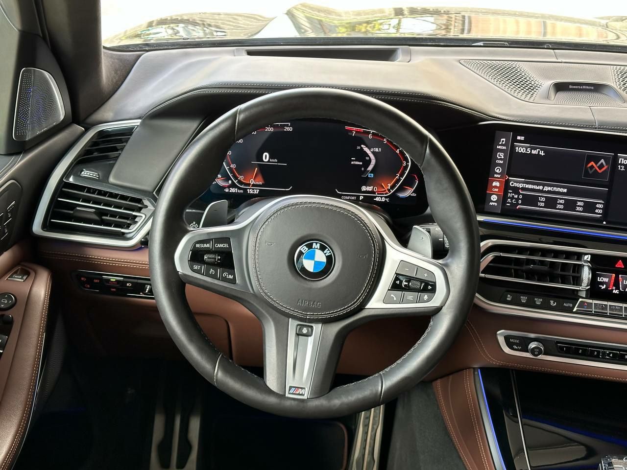 BMW X5 xDrive 40i Individual 
Yili: 2021