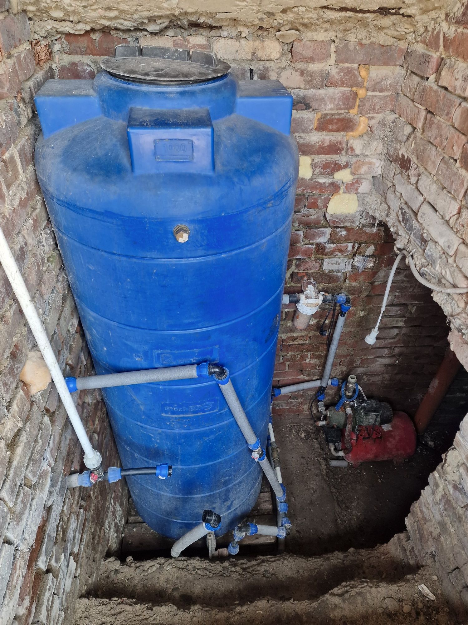 Bazin de apa 1000 l plus hidrofor