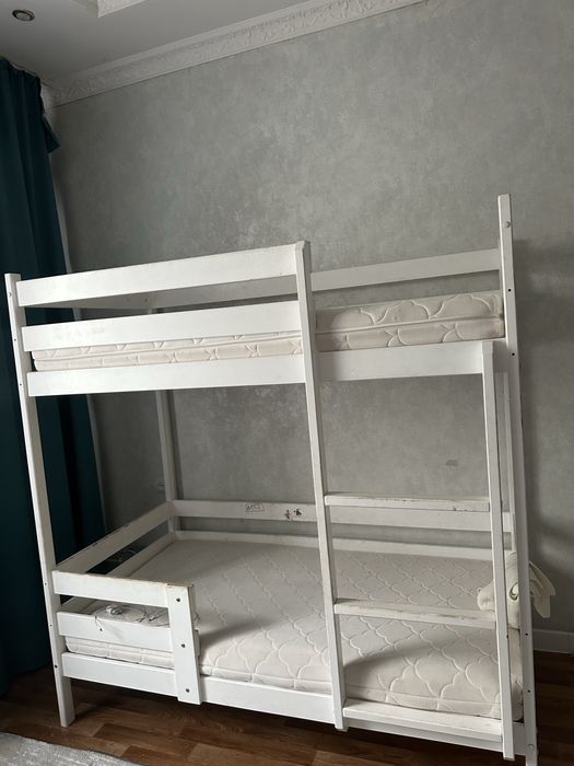 Двухярусный  кровать