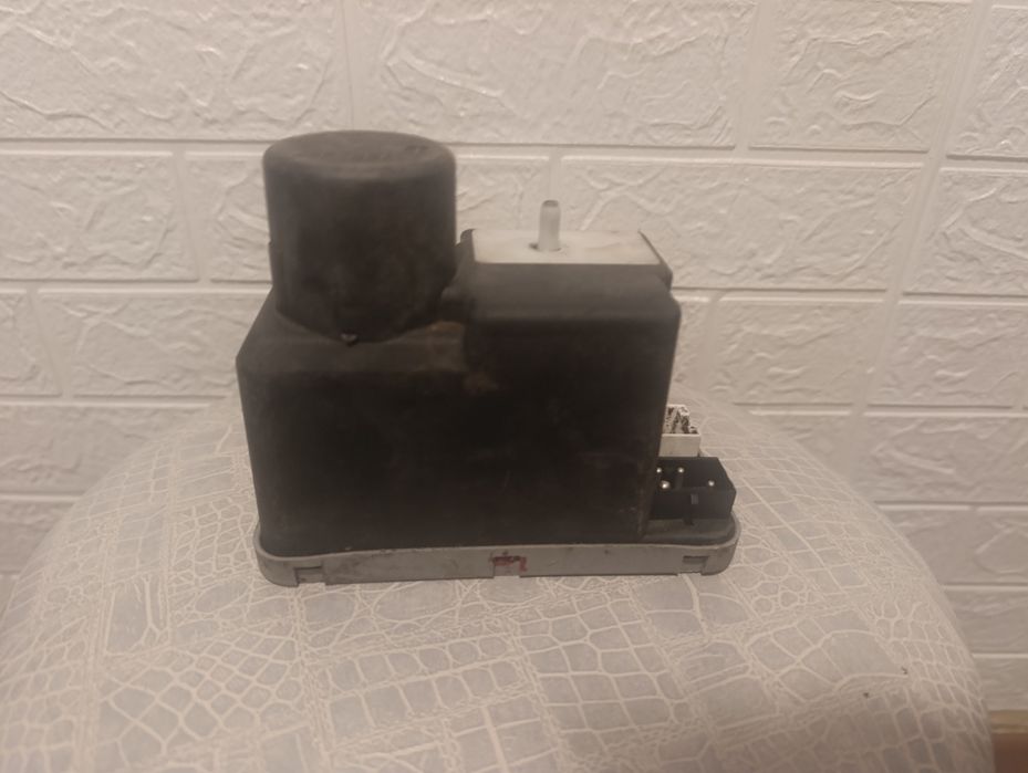 Насос центрального замка Ауди 80 б4