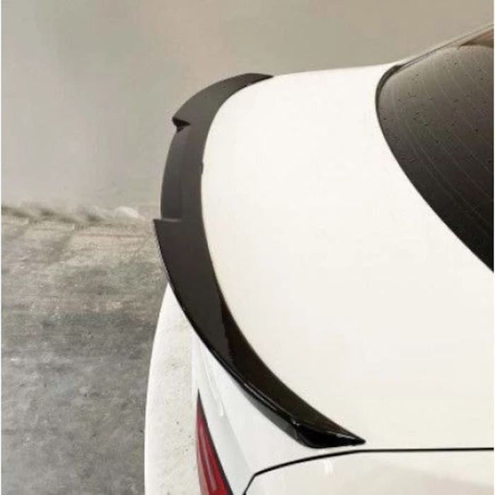Vand spoiler M4 pentru toate categoriile de BMW