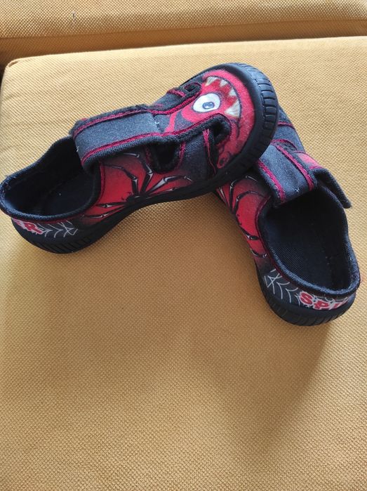 Papucei de interior/ espadrile