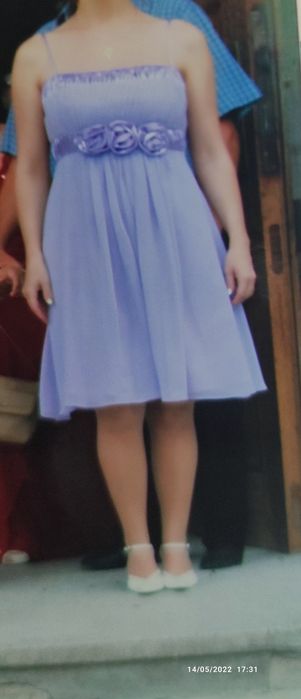 Vând rochie elegantă, culoare mov deschis.