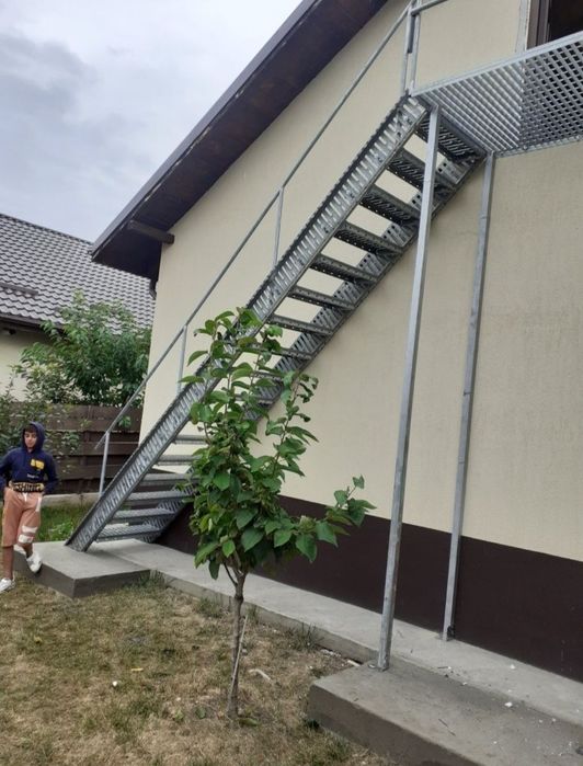 Scări metalice galvanizate la orice demisiune asiguram transport ori u