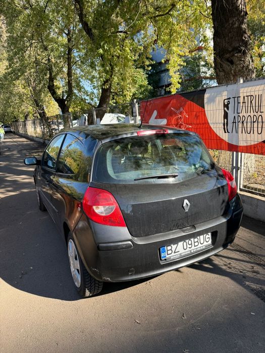 Vând Renault Clio