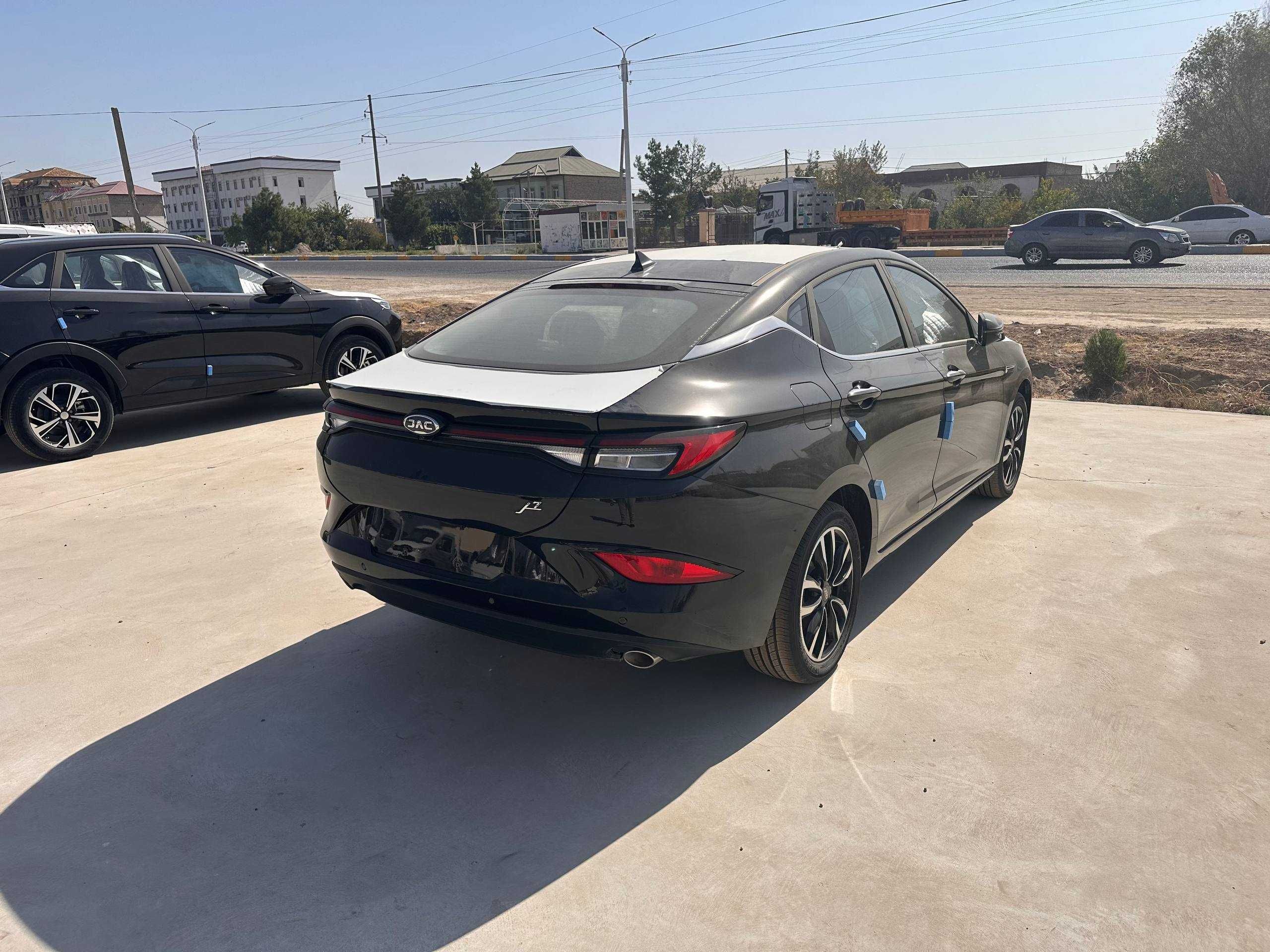 Jac J 7 sedan Yangi dilerdan