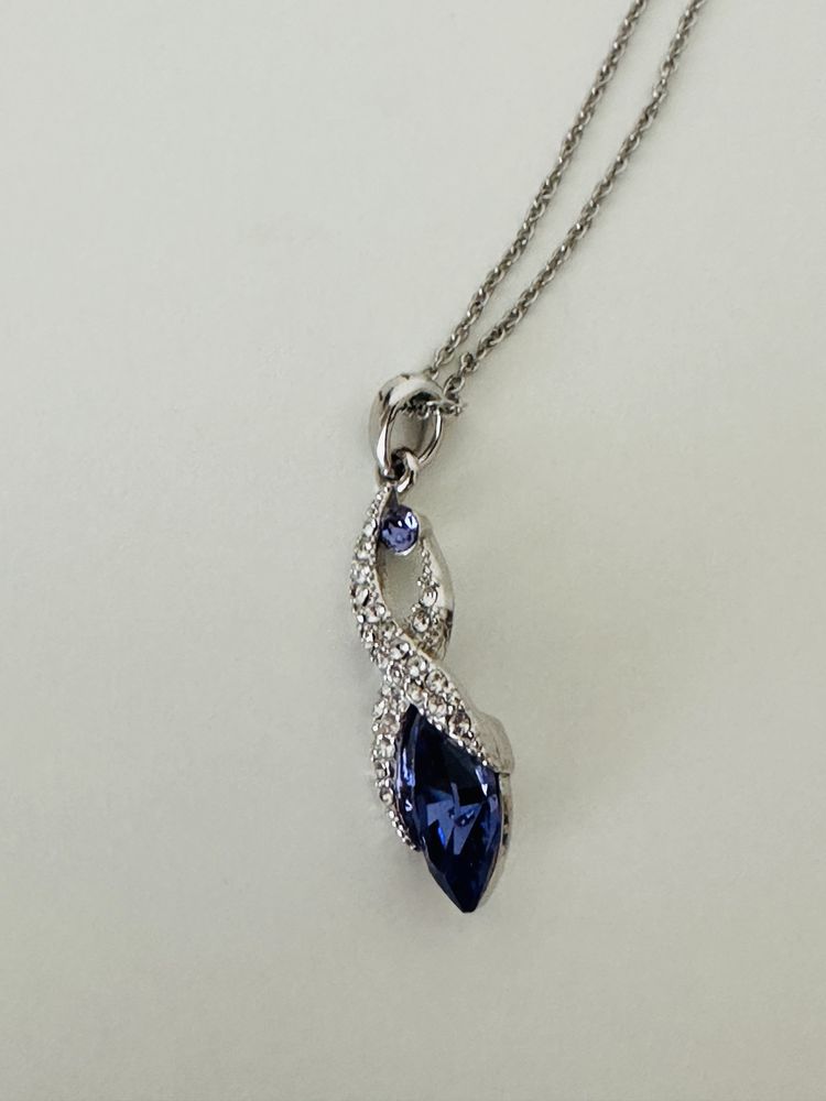 Колие с елементи Swarovski