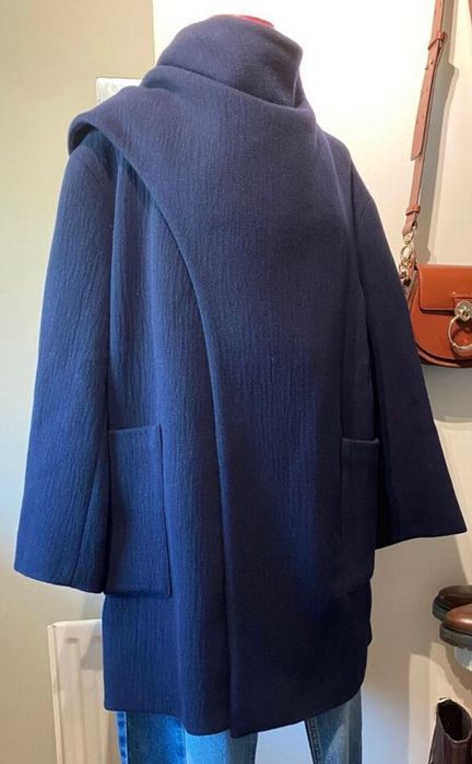 Palton Zara ,nou cu eticheta , mar S insa merge si pt mar M