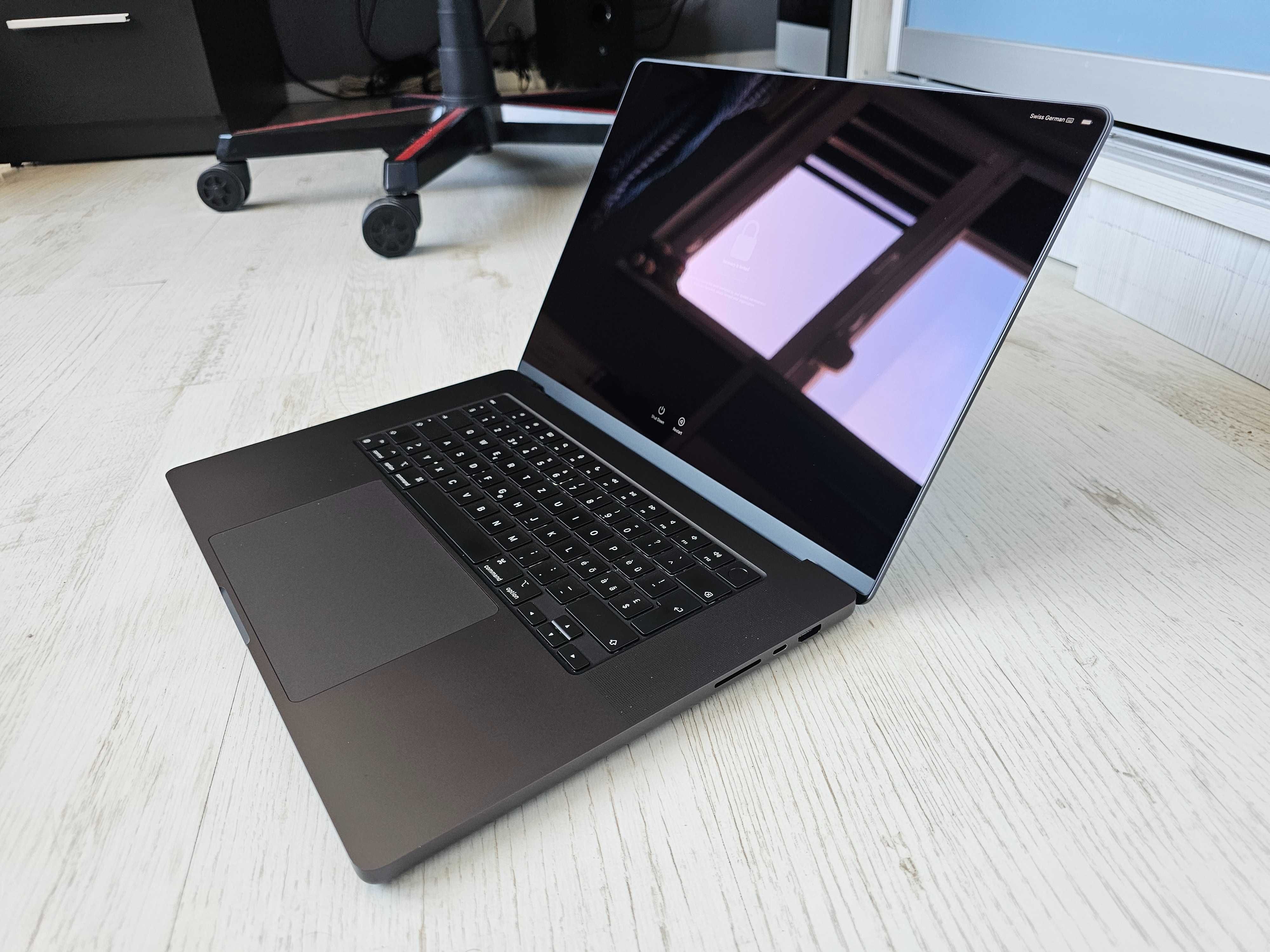 MacBook Pro (16-inch, Nov 2023 M3) / Заключен - Icloud