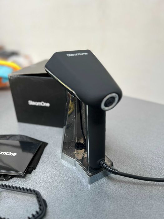 Уред за гладене с пара / Вертикална ютия STEAMONE EUSN400B , 2000W