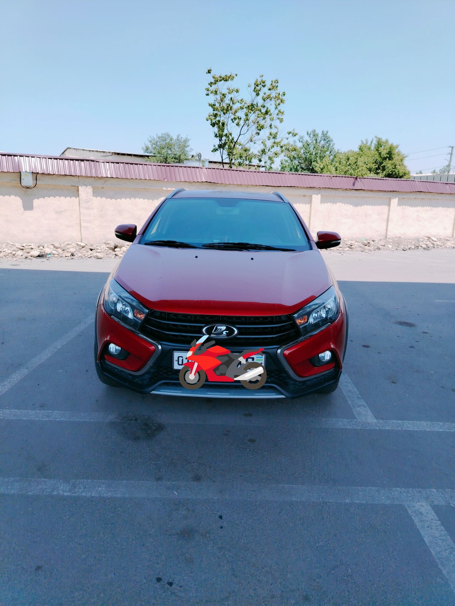 Lada vesta cross faqat srocni sotiladi