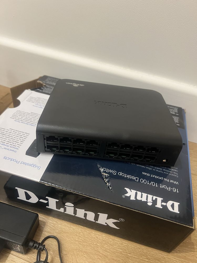 Коммутатор D-Link на 16 портов.