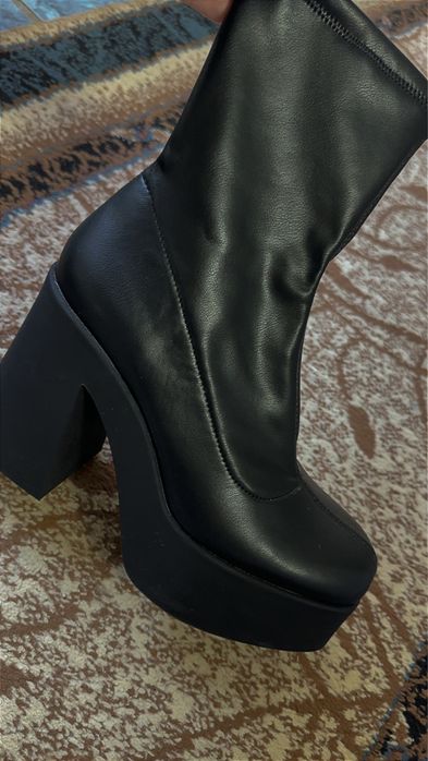 Botine toc gros.