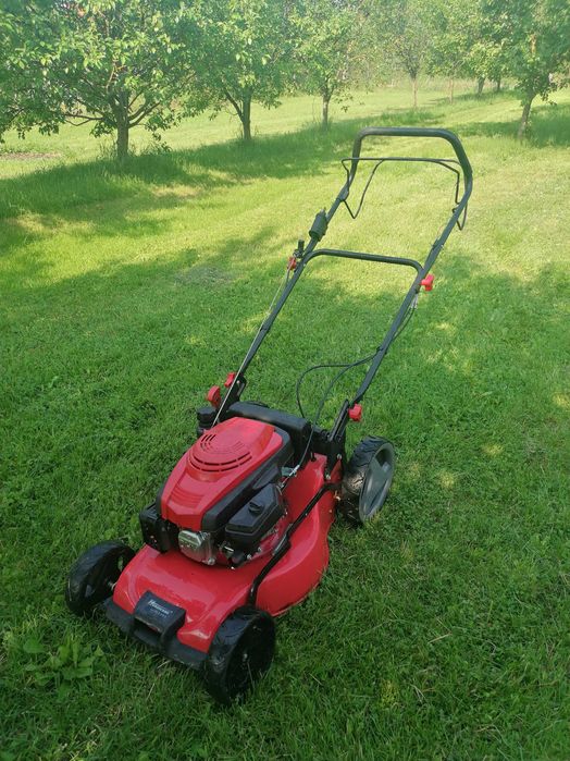 Masina de tuns  cu tractiune ,pornire cu demaror electric
