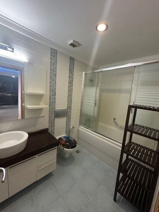 Proprietar închiriez 2 cam premium Emerald Residences (parcare, sala)