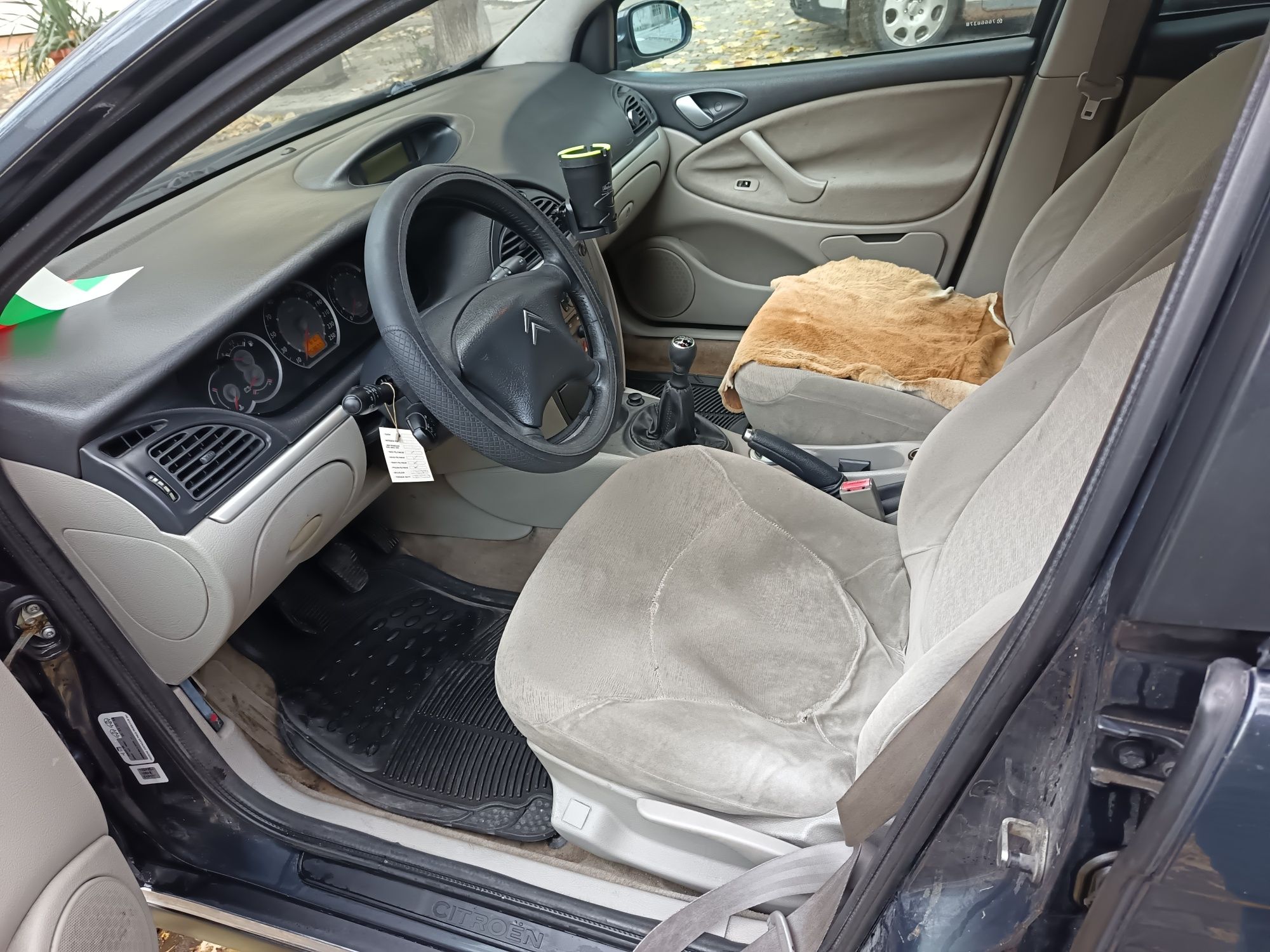 Автомобил под наем седмично