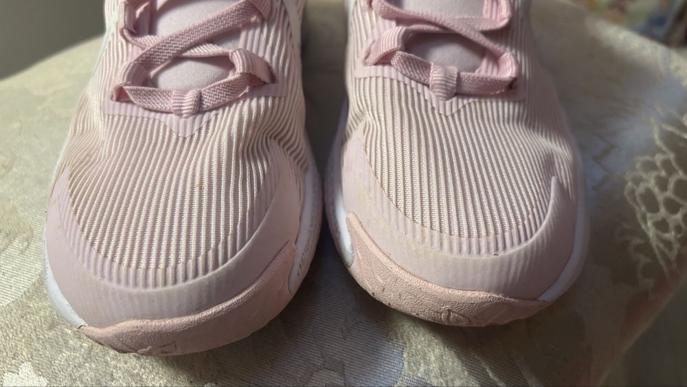 Adidasi Nike roz marimea 32