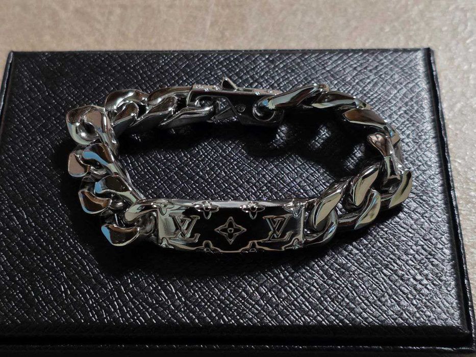 Louis Vuitton гривна