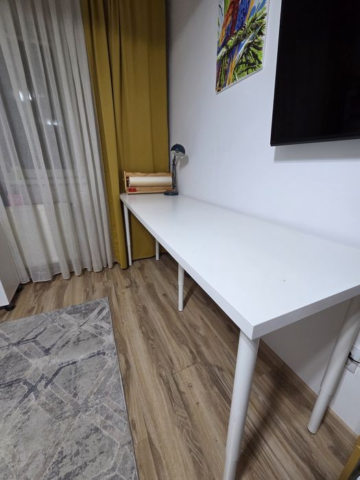 Birou culoare alb Ikea.  Dimensiune 200cm lungime x 60 cm  lățimea