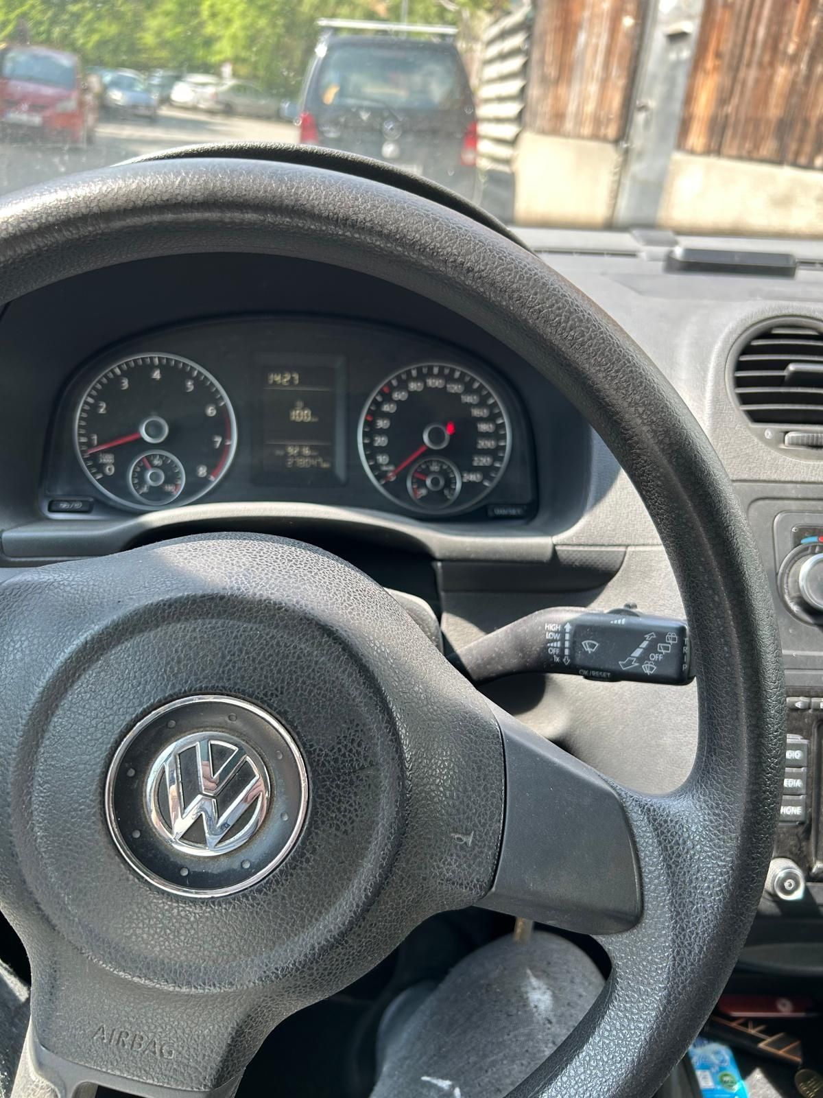 Mașină Volkswagen Caddy hibrid consum ff mic