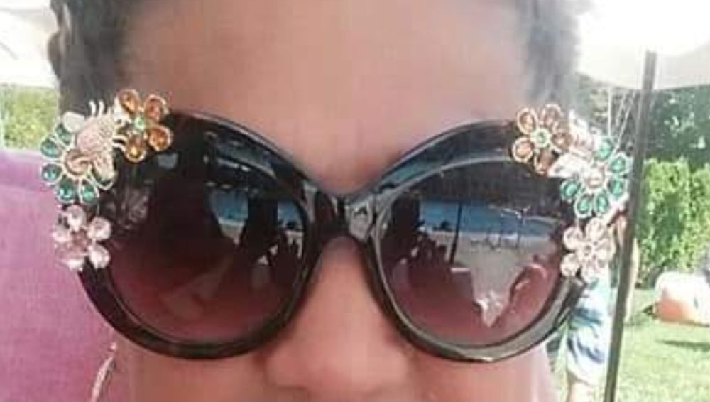 Дамкси слънчеви очила.