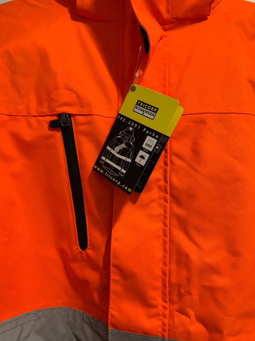 Geaca impermeabilă cu glugă reflectorizanta TPE3001  Doar 250 lei