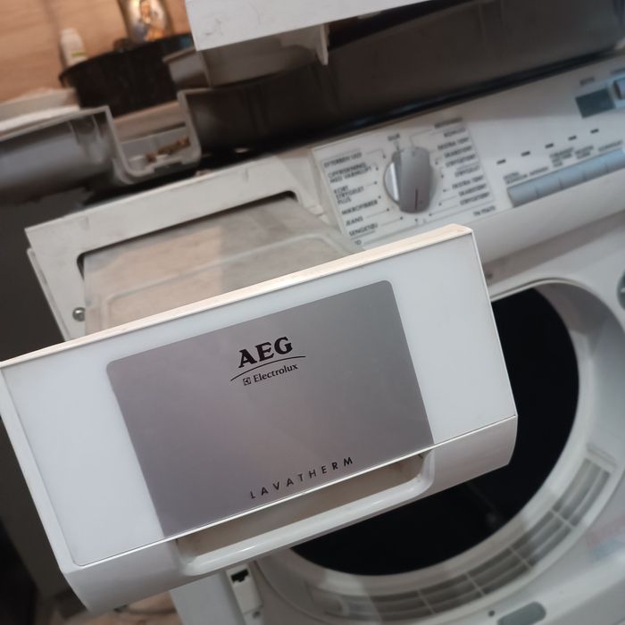 Продавам сушилня AEG Lavatherm 7kg НА или За части