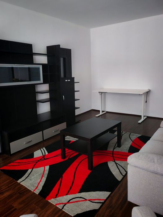 Închiriez apartament cu 3 camere