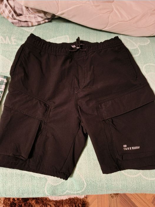 Pantaloni cargo scurți de pe Zara.com cumpărați cu 150 RON