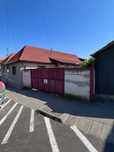 vand casa singur in curte acces auto gradina